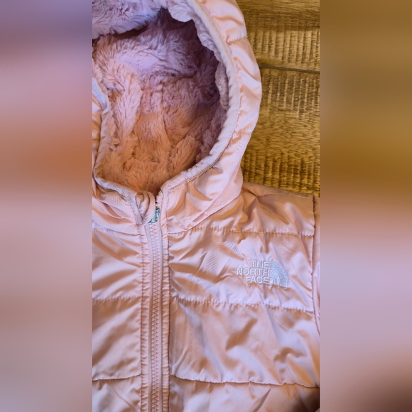 The North Face Reversible Pink Hooded Fleece Puffer Jacket - Picture 2 of 5